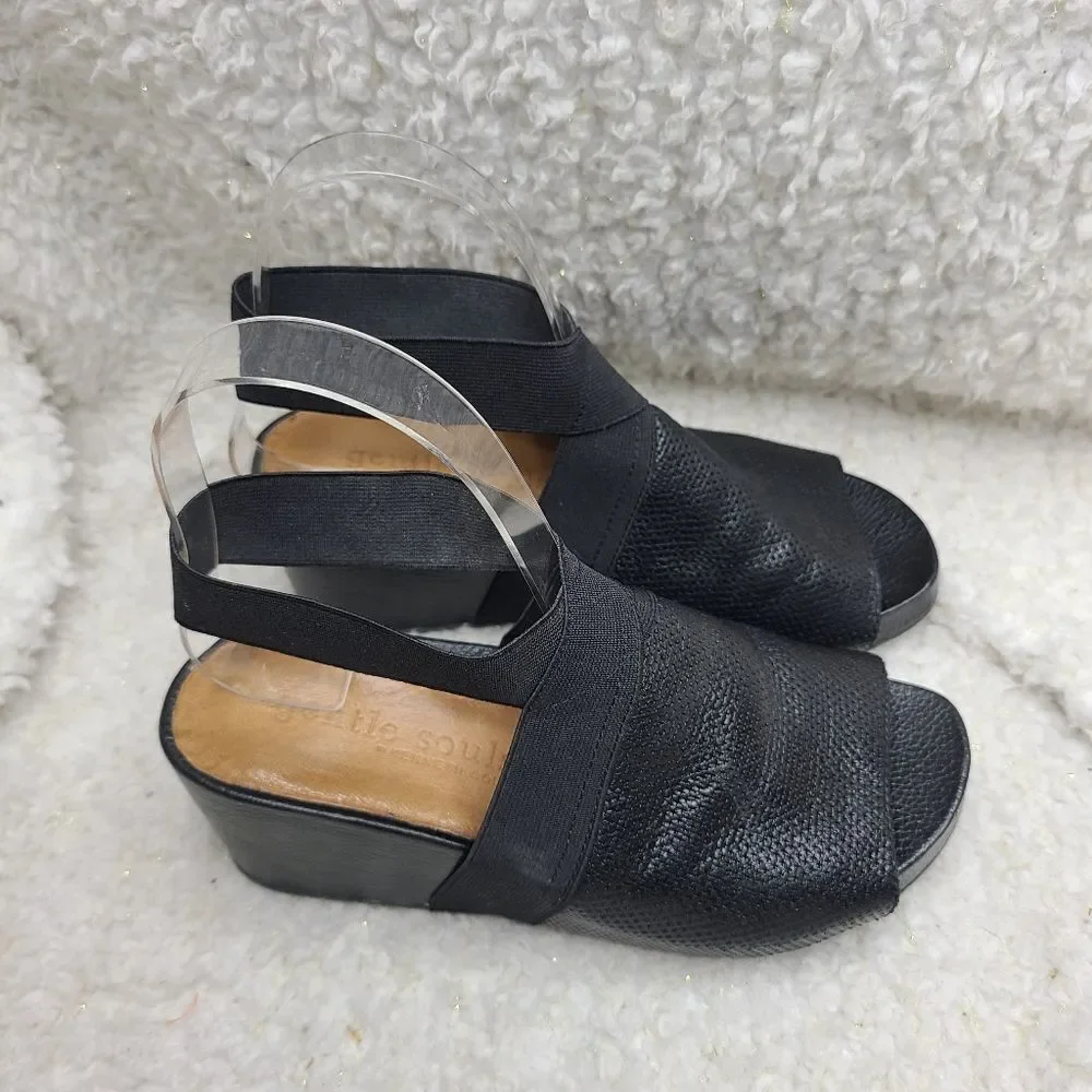 Gentle Souls by Kenneth‎ Cole Signature Gianna 2.0 Wedge Sandal sz 6